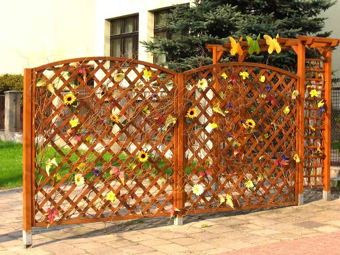 Trellis Fence Landscaping Mick
